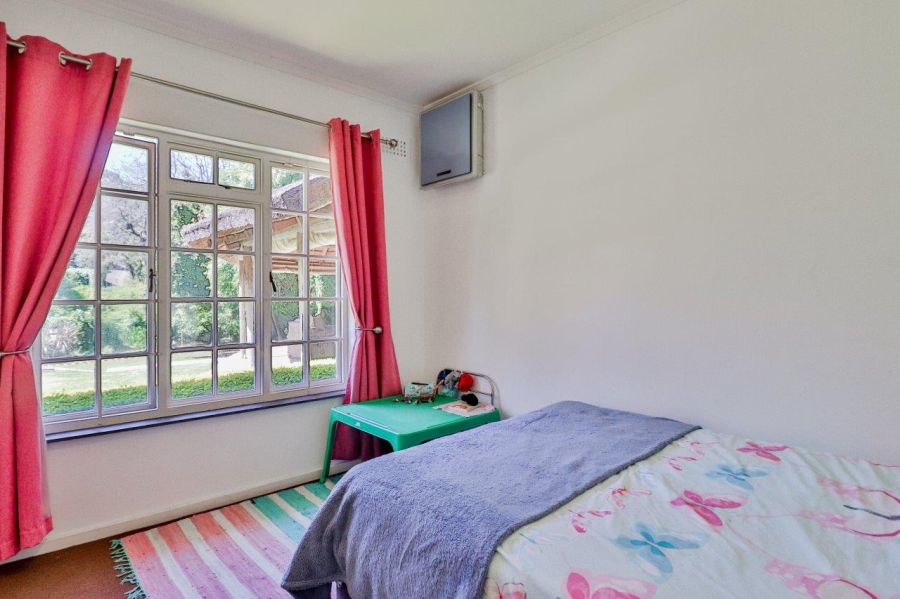 To Let 4 Bedroom Property for Rent in Helderberg Estate Western Cape